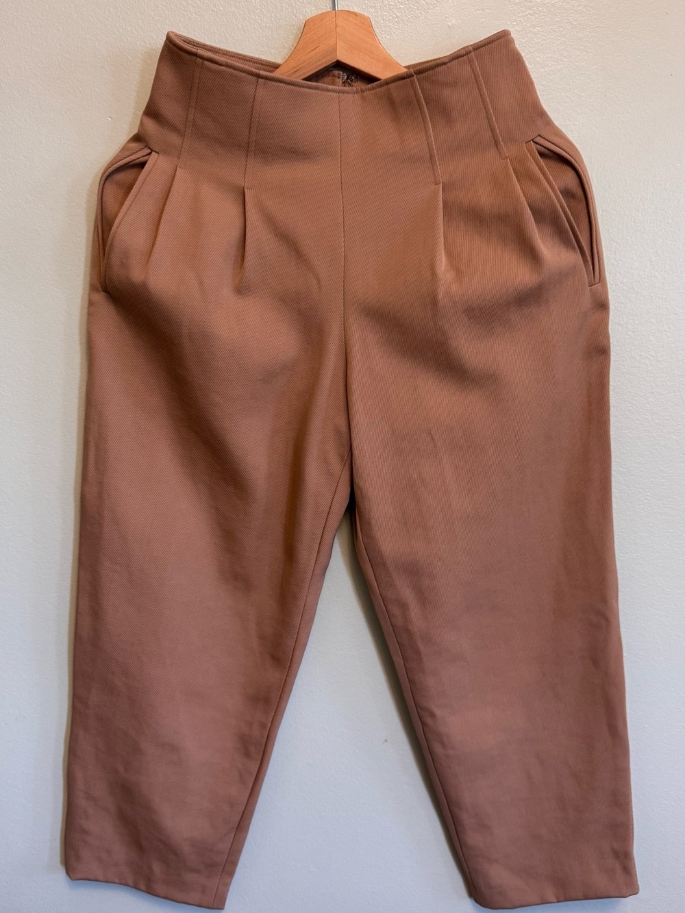 Club Monaco High-Waist Cropped Trousers in Rust